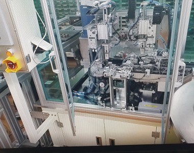 다관절 로봇을 장착한 자동화 시스템